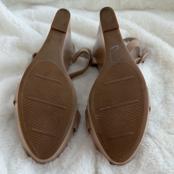 Steve Madden Prestine Natural Peep Toe Wedges - 10 - Picture 5 of 9